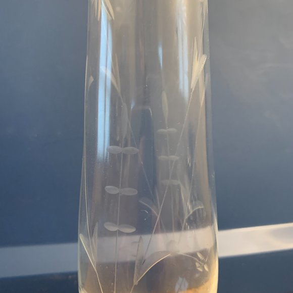 VINTAGE CRYSTAL CLEAR BUD VASE ETCHED FOOTED CUT EDGE FLOWERS #505 - Picture 3 of 4